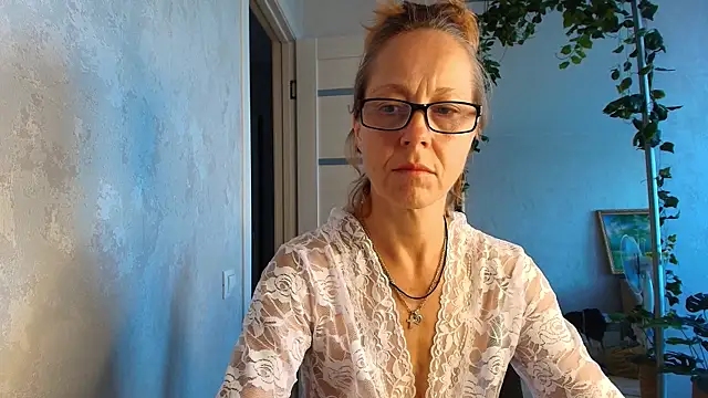 LioraWeiss live cam on StripChat