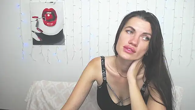 MilaLoona webcam