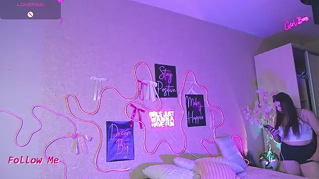 Lillianhot68 webcam