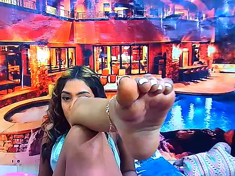 IndianPretty14u2Luv live cam on StripChat