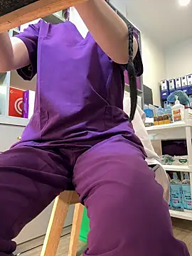 secretly_masturbating live cam on StripChat