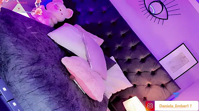 Amira_Ember webcam