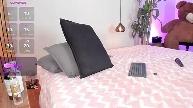 REINA_ADAHARA live cam on StripChat