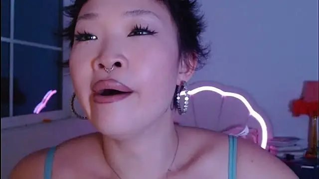 LLspinzz live cam on StripChat