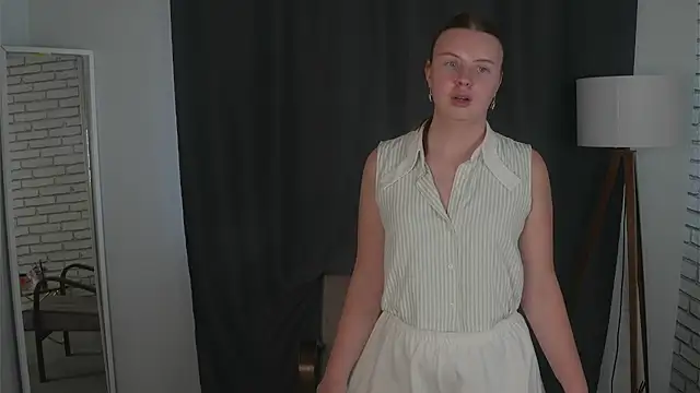 isobelboderick (F teen) - eyes contact
