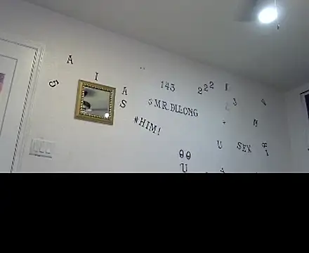 TheRealMrDLlong live cam on StripChat