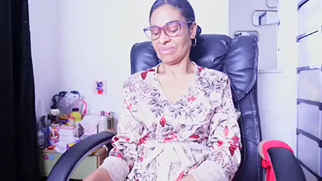 Aries_Mature webcam