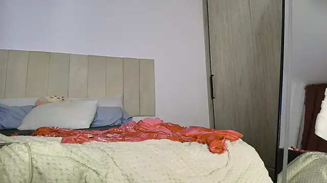 roxana_collins - Roxana_collins's free webcam - UK Sex Cams