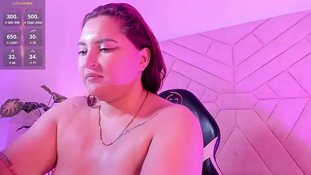 LunaPleasure live cam on StripChat