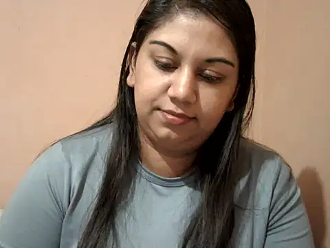bellachow10 live cam on StripChat