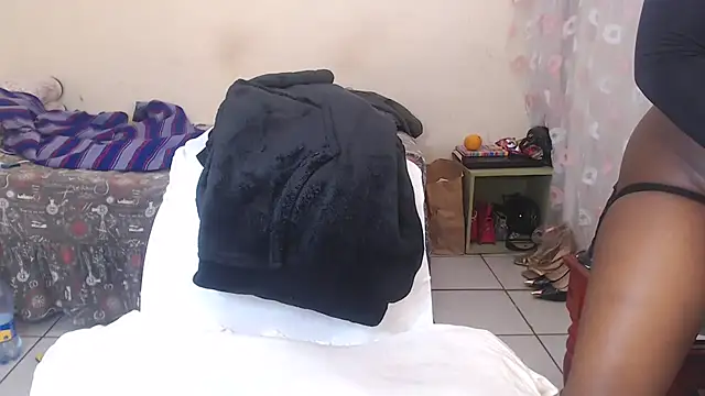 Moiii_Lekker_Meddei live cam on StripChat
