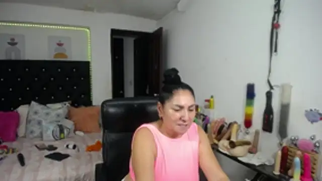 mature_bigboobs10 live cam on StripChat