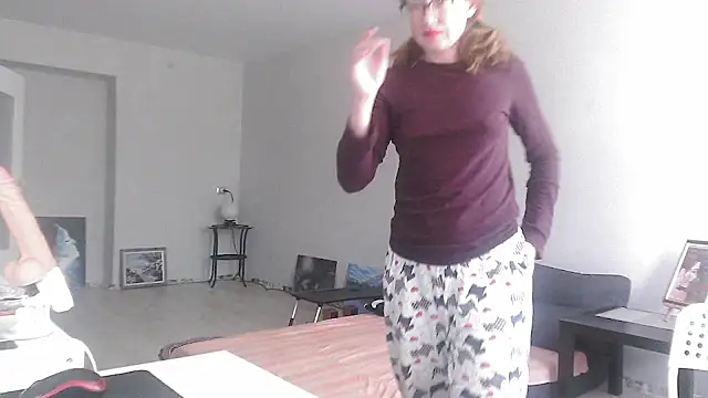 Alice_newhome live cam on StripChat