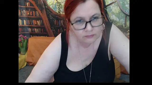 PlayfullMature live cam on StripChat