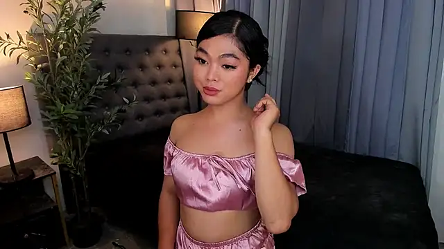 AsianHugecockAnna live cam on StripChat