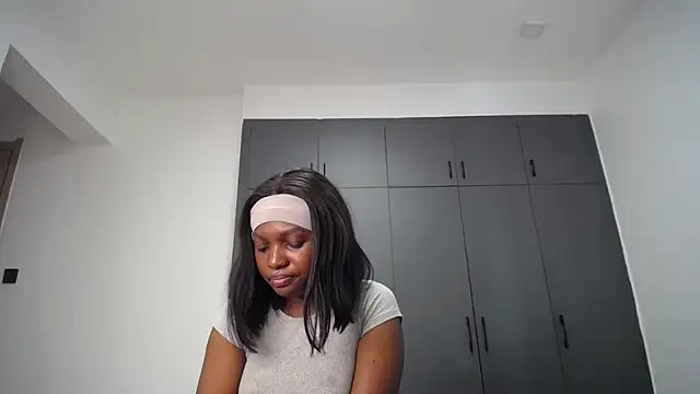 Pretty_Liya08 live cam on StripChat