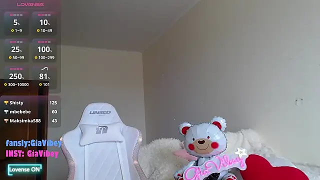 gia_vibey (F young) - blowjob close up, finger in pussy