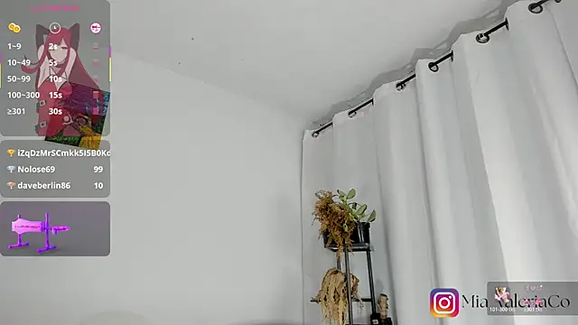 Mia-Valeria- live cam on StripChat