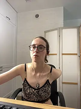 MartiniiSelenna live cam on StripChat