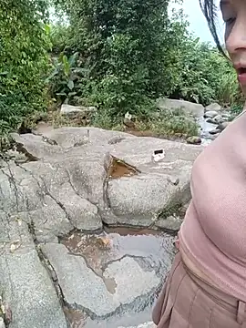 Linda-yiyi live cam on StripChat