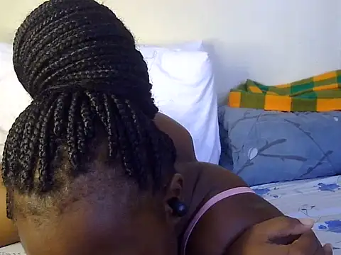 Petite_Ebony10 live cam on StripChat