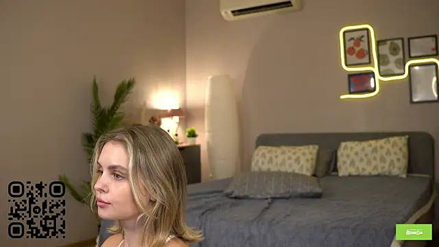 Lunea_Evienne_ live cam on StripChat