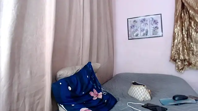 NathalieMea live cam on StripChat