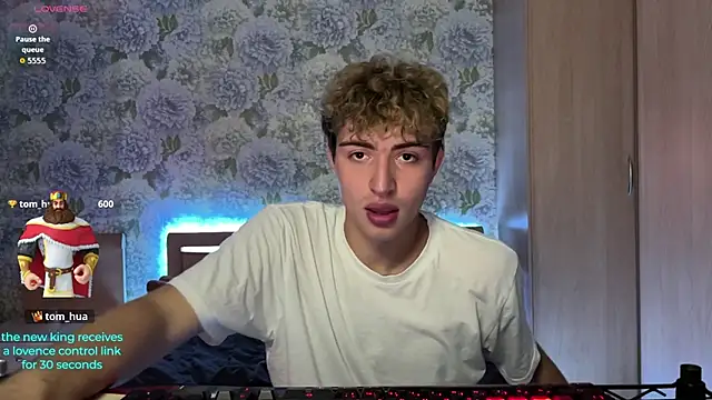AlfredSweet live cam on StripChat
