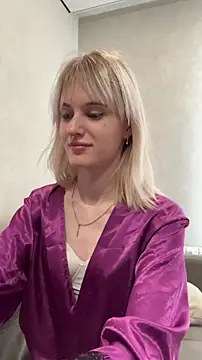 LezzyCrown webcam