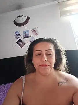 maynor_1998 live cam on StripChat