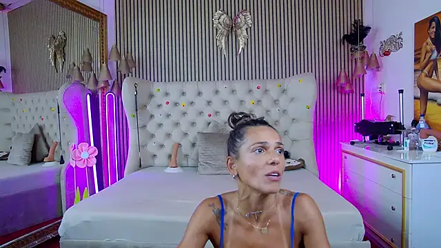 PlayfulShow live cam on StripChat