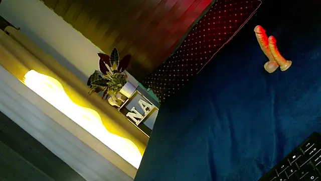 yan2xcumsalotxx live cam on StripChat