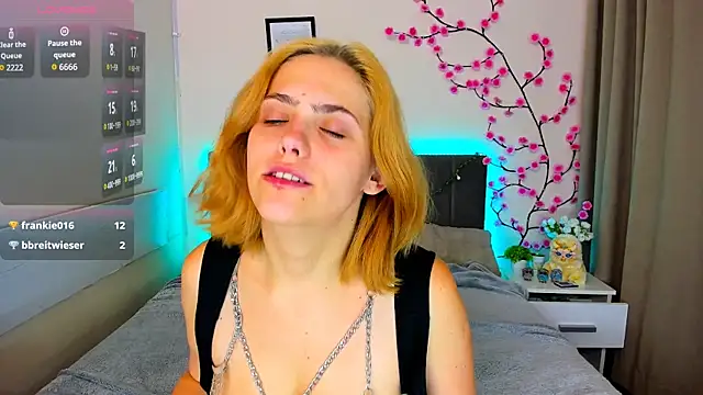 DellaRows webcam