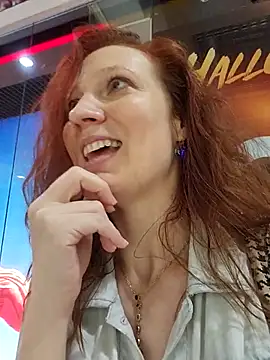 Exhibitionsplit live cam on StripChat