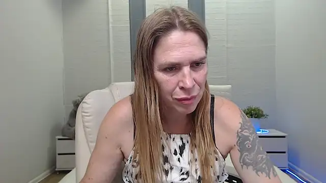 TessaDaybreak live cam on StripChat