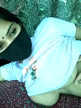 Your_Sweety43 live cam on StripChat