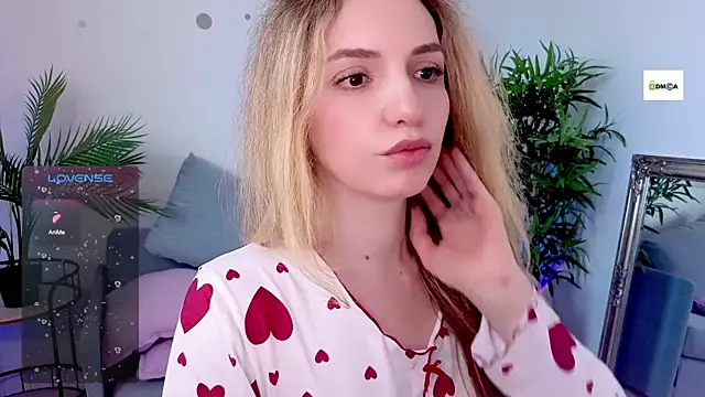 cute_cake live cam on StripChat