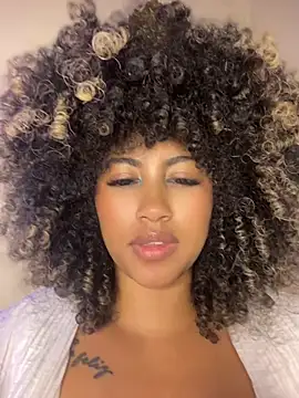 Kendra_curly live cam on StripChat