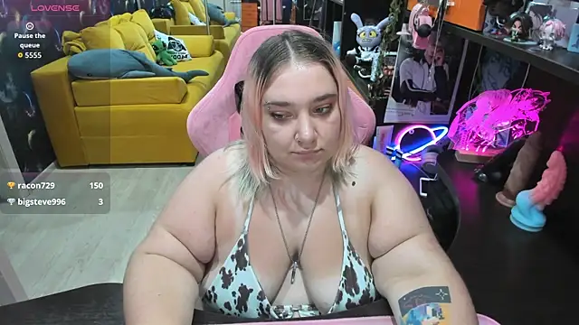 Softie_Sofy live cam on StripChat