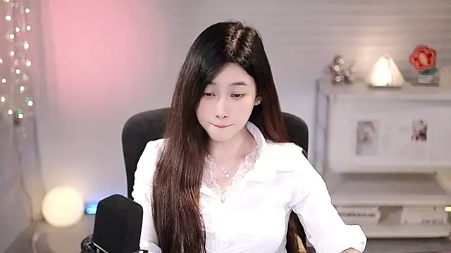 SleepArtist live cam on StripChat