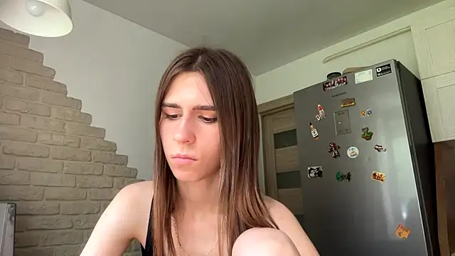 ZaraGuyette live cam on StripChat
