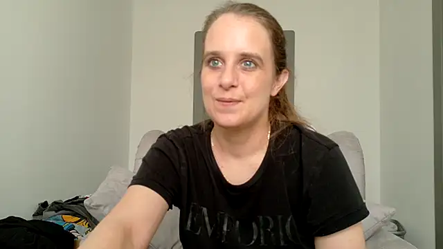 Chantalee live cam on StripChat