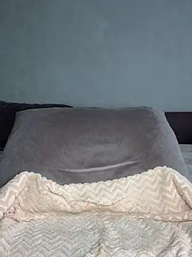 LaraVoosh webcam