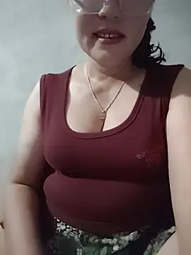 -Titihan- live cam on StripChat