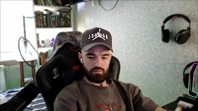 _Serious_Man webcam