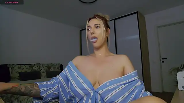 KhloeK live cam on StripChat