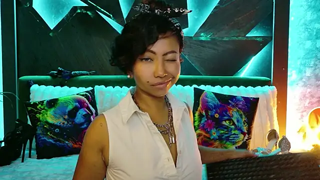 ElyaQuinn live cam on StripChat