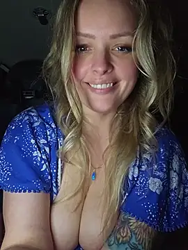 Bridgette03 live cam on StripChat
