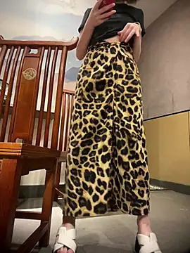 littleqiu live cam on StripChat