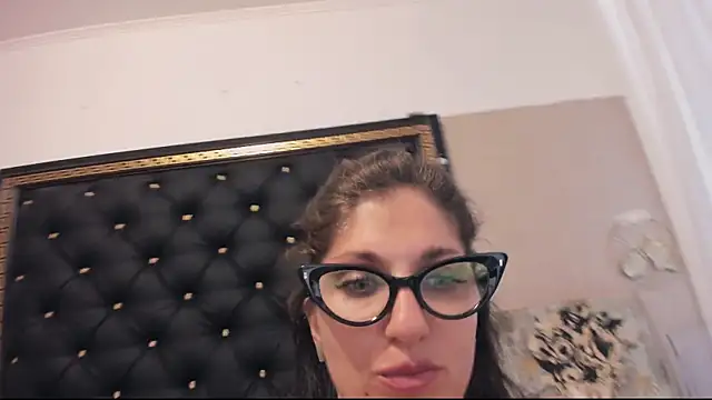 PreciousAillyn live cam on StripChat